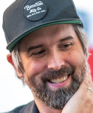 Patrik Eklund is a Swedish film director and screenwriter known for his dark humor, quirky storytelling, and unique approach to everyday absurdities.