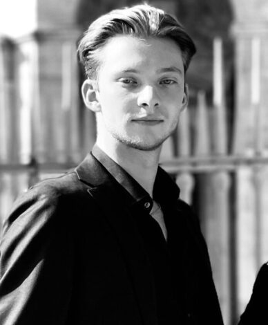 Niccolò Salvato is an award-winning writer/director and producer from Milan.